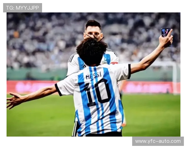 足球明星因激动情绪飞踢球迷引发热议球场安全问题再度被关注