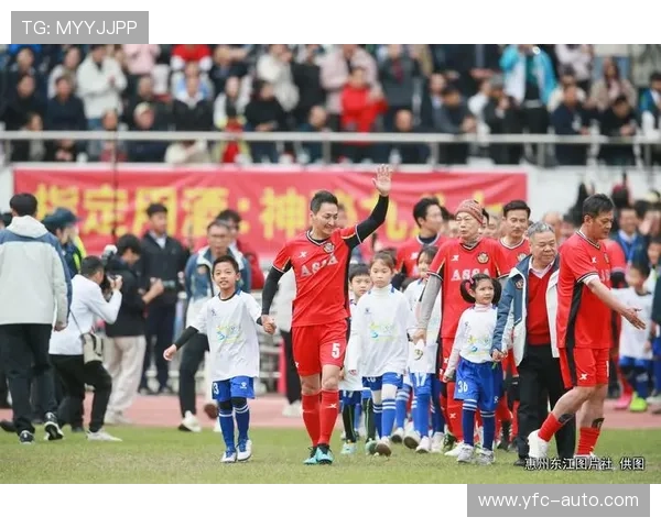 足球明星哀悼亲人离世感人视频引发球迷共鸣与泪水 足球明星哀悼亲人离世感人视频引发球迷共鸣与泪水